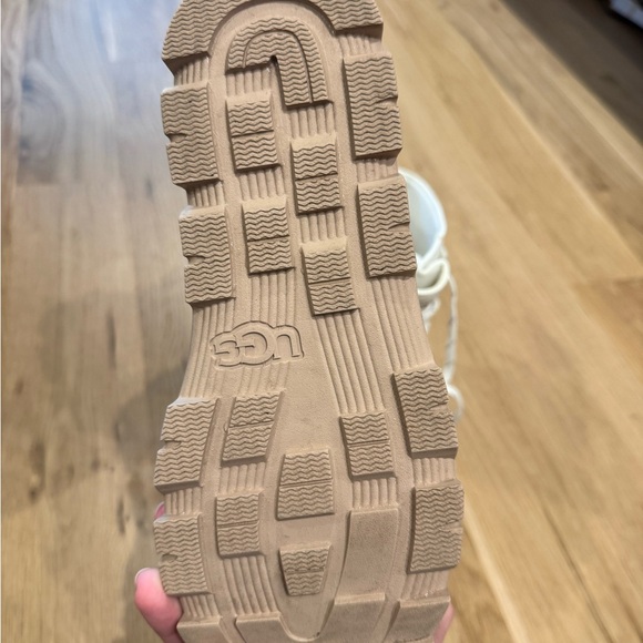 UGG Lug Platform Boot - Picture 6 of 10